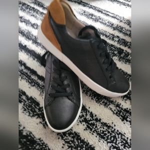 Naturalizer Women's Sneaker Size 8
